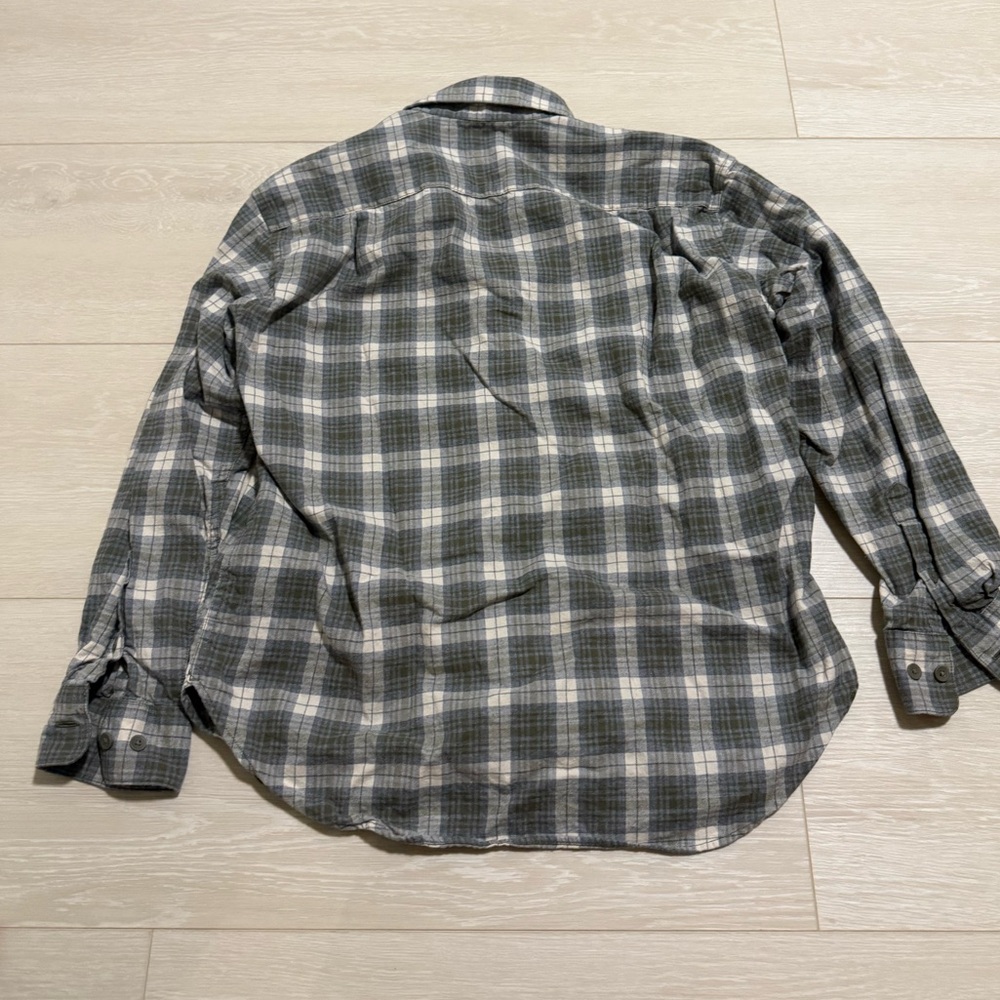 ✨Uniqlo Green Plaid Button Down Shirt - Picture 8 of 9